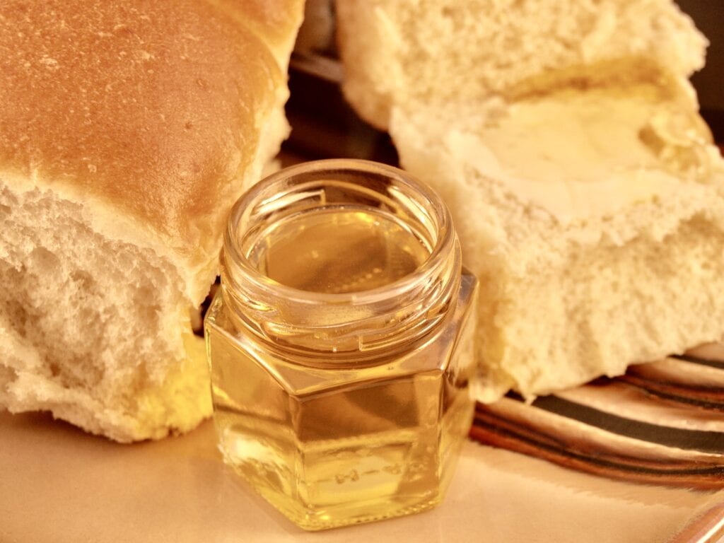 Picture of bread and honey. 